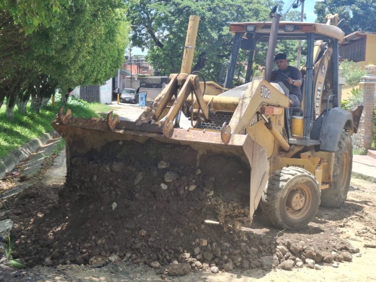 Culminan trabajos de bacheo y compactación en la vía hacia el municipio Independencia