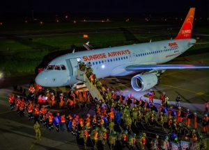 Gobierno de El Salvador envió un séptimo avión con 120 especialistas a Venezuela
