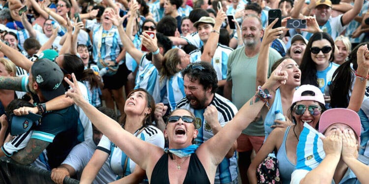 Entre rituales y supersticiones, Argentina se prepara para vivir una nueva final del mundo