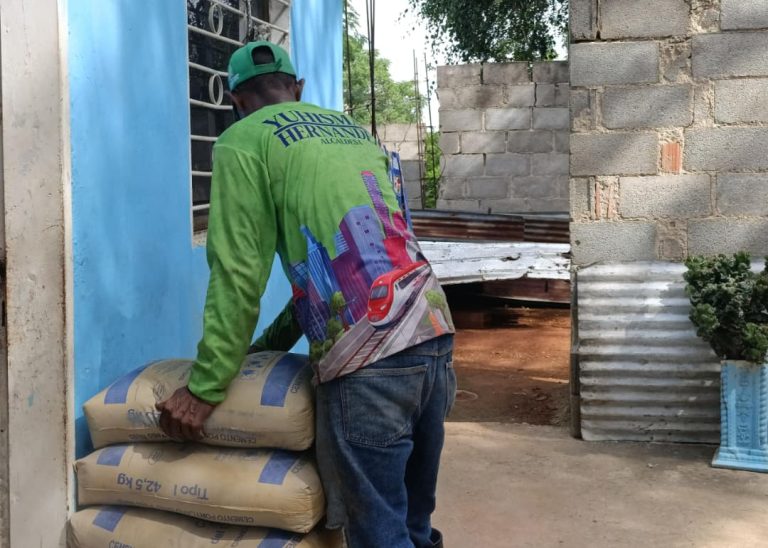 Entregan materiales en comunidad de Charallave para renovar viviendas afectadas por sismos