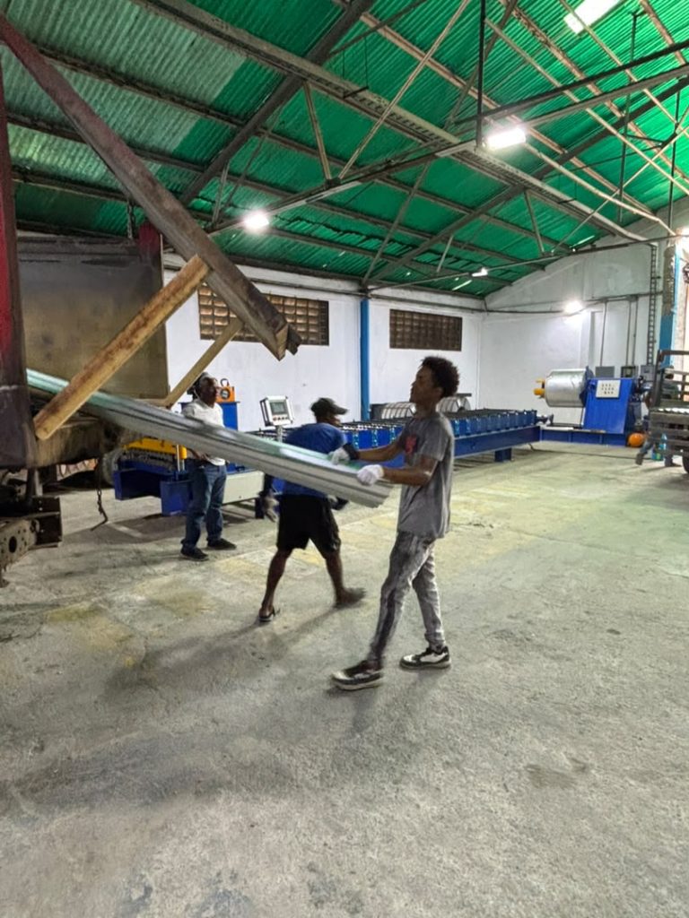 Fábrica de láminas en Acevedo impulsa venta de techos y cemento a precios justos para atender a las comunidades