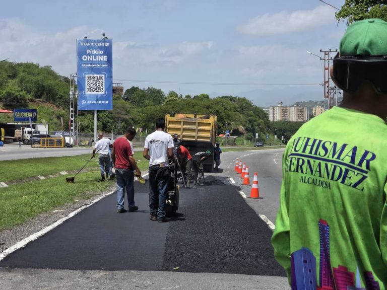 Inicia colocación de 90 toneladas de asfalto en vías de Cristóbal Rojas