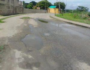 Megahuecos dejan la ruta 2 de Ciudad Miranda en Charallave totalmente intransitable