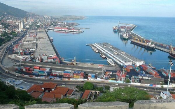 Mercancía que llegó con antelación al #24Jun a La Guaira «se está nacionalizando y está saliendo a su destino final»