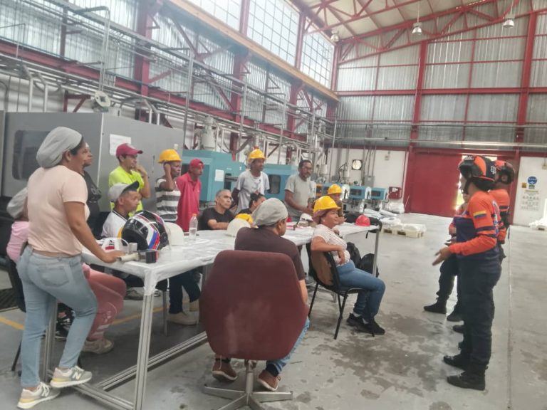 Protección Civil imparte capacitación sobre riesgos sísmicos a trabajadores de Coveplast en Yare