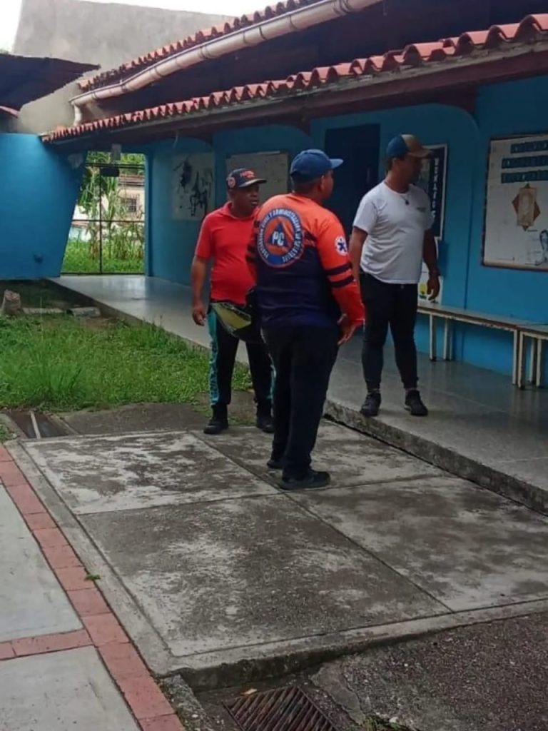 Protección Civil inspecciona planteles escolares tras eventos sísmicos en Simón Bolívar