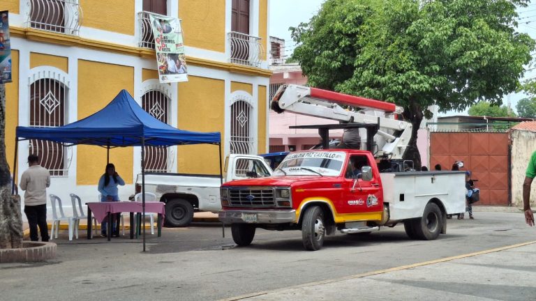 Reactivan camión cesta para optimizar el alumbrado público en Paz Castillo