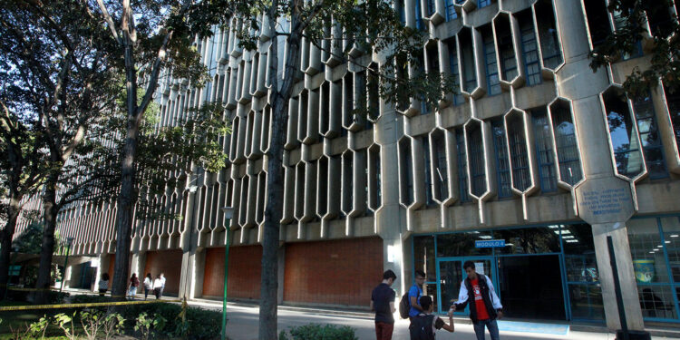UCAB anuncia que culminará el semestre marzo-julio vía clases en línea