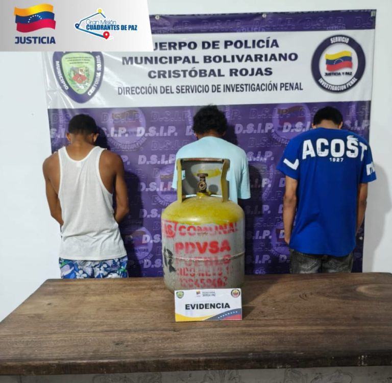 Funcionarios del DSIP aprehenden a tres hombres por hurto y receptación en Santa Rosa Plaza