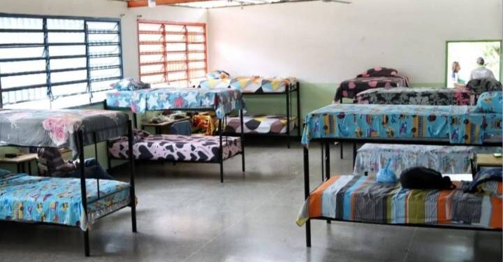Habilitan cinco campamentos transitorios en Guarenas para atender a familias afectadas por el doble terremoto