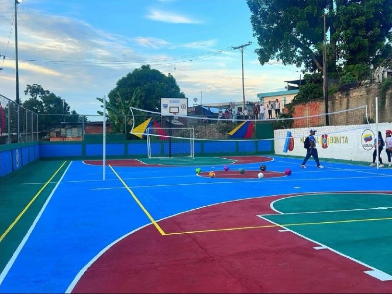 En Tomás Lander entregan dos canchas rehabilitadas en Parosquita y La Vaquita