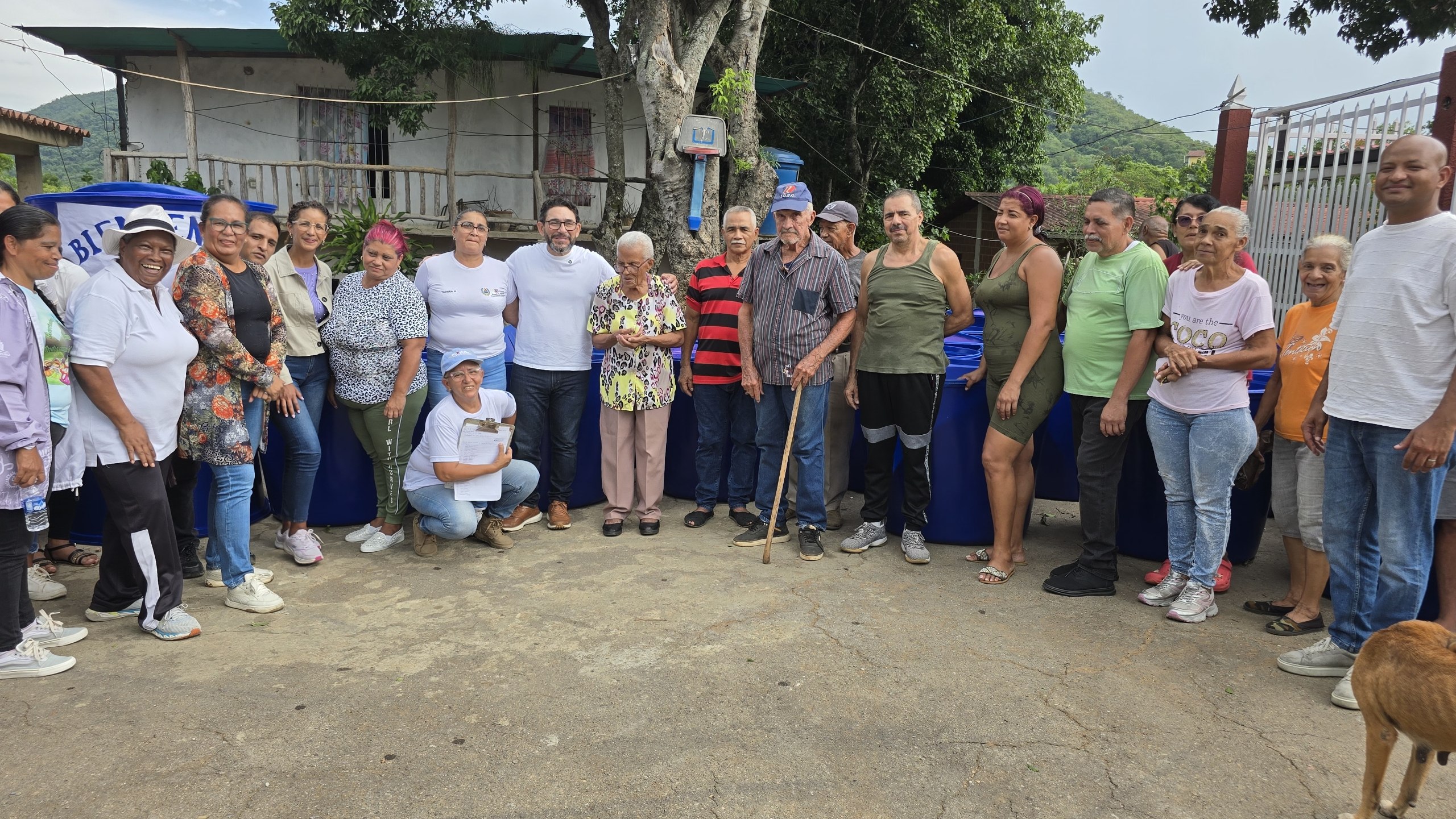 Más de 90 familias en Tacata recibieron tanques para almacenamiento de agua