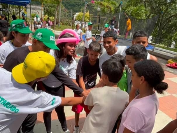 Actividades recreativas y deportivas benefician a más de 100 niños y jóvenes en Tácata