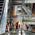 Centros comerciales y Gobierno acuerdan racionamiento eléctrico por 8 semanas
