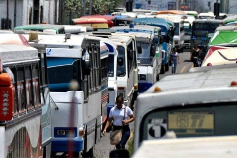 El pasaje urbano comenzará a cobrarse aumentado a partir del 1 de septiembre en todo el país tras anclarse en 0,25 centavos de dólar según el nuevo tabulador