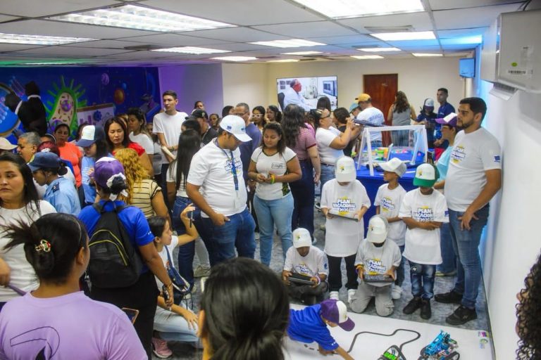 Inauguran aula de ciencia y tecnología en el municipio Tomás Lander