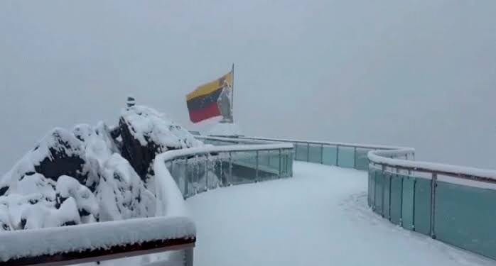 Imponente nevada cubrió de blanco el Pico Espejo (Fotos y videos)