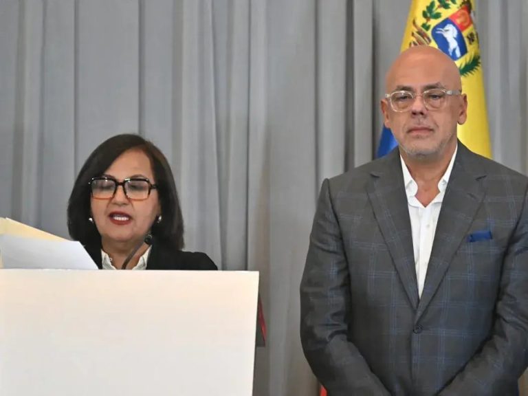 Renovar el TSJ, recuperar activos y atender a víctimas de los terremotos: primeros acuerdos de la mesa de diálogo