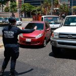 Reiteran que revisar teléfonos y retener documentos en alcabalas es ilegal