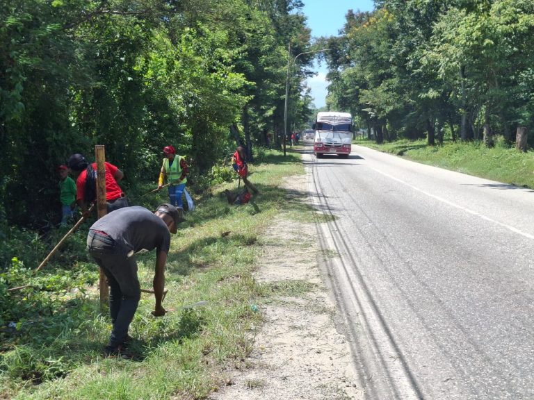 Despliegan jornada de saneamiento e impacto vial en la carretera Santa Lucía – Santa Teresa