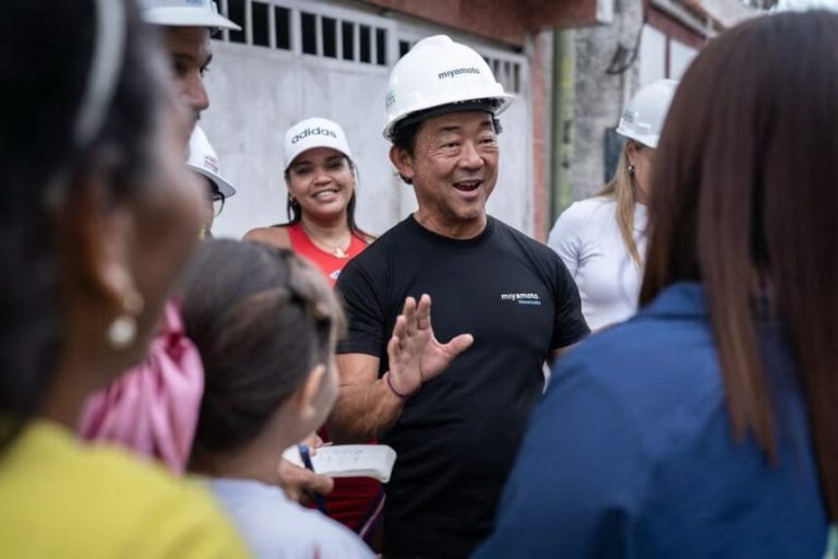 El «Mick Jagger de los terremotos» desafía las ruinas de La Guaira para sellar el veredicto de miles de casas y liderar la mayor demolición en la historia del país
