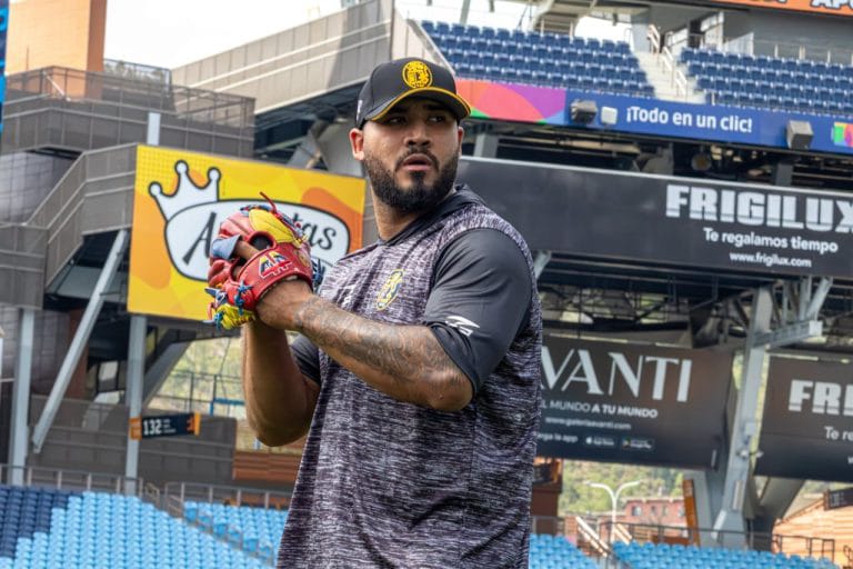 El lanzador higueroteño Luis Curvelo regresa a casa para unirse a los Leones del Caracas en la LVBP