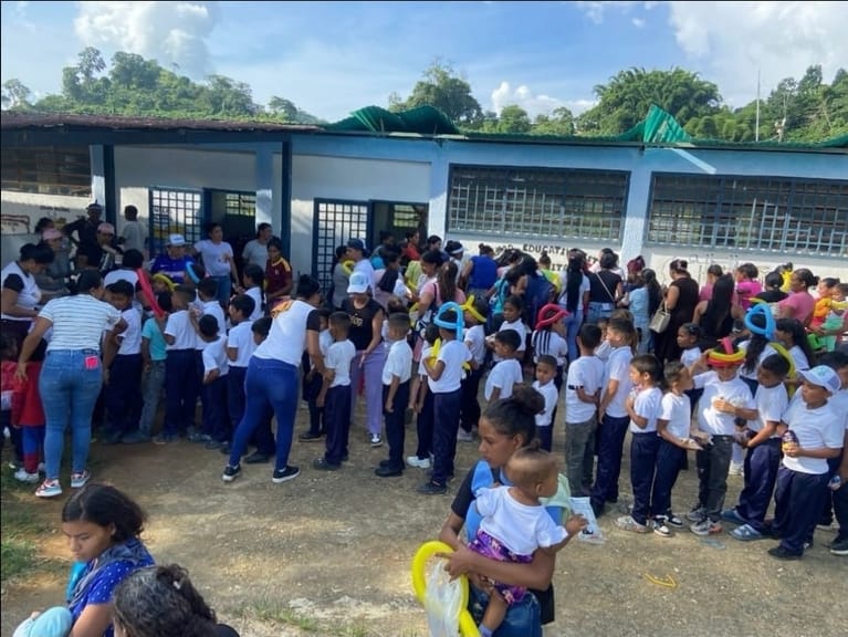 Desplegaron jornada integral de salud y dotación escolar en la U.E.E. Quiripital de Tomás Lander