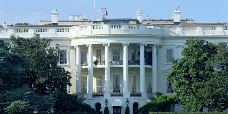 La Casa Blanca impide acceso a periodistas de CNN y MS NOW tras la prohibición de Trump