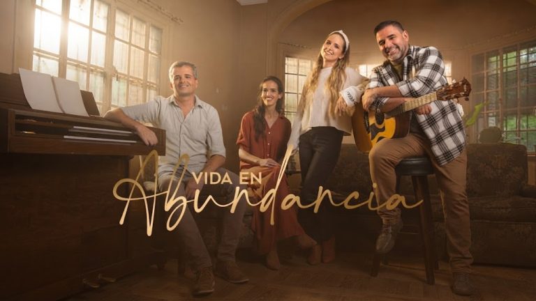 Athenas, Pablo Martínez, Mechi Ruiz Luque y Maxi Larghi reeditan el clásico “Vida en Abundancia” en su 15.º aniversario junto a Via Cantus