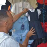 Familias larenses gastan hasta 150 dólares por estudiante para completar uniformes escolares
