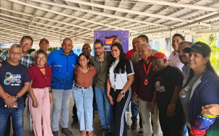 Dotan a radios comunitarias de Valles del Tuy con Kits de decodificadores