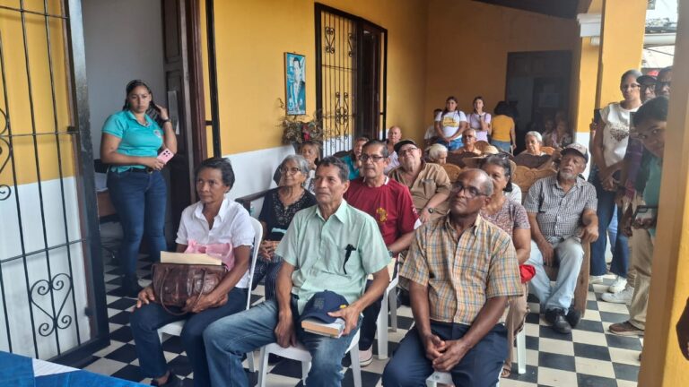Exoneran del pago de impuestos de inmuebles a 28 adultos mayores en Paz Castillo