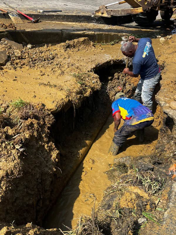 Intervienen tubería de agua potable en las cercanías de La Plazoleta en Tomás Lander